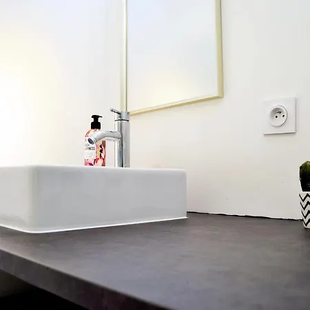 Apartment Belle Vue Bordeaux - Parking Prive - Netflix - Tram A *